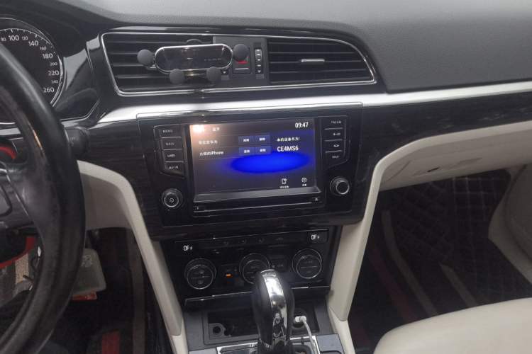 Used Volkswagen Lamando 2015 280TSI DSG Comfort Edition Audio And AC Panel