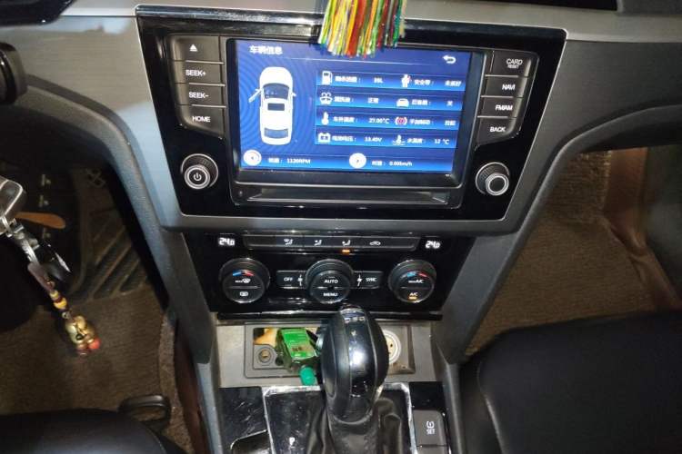 Used Volkswagen Lamando 2015 280TSI DSG Comfort Edition Audio And AC Panel