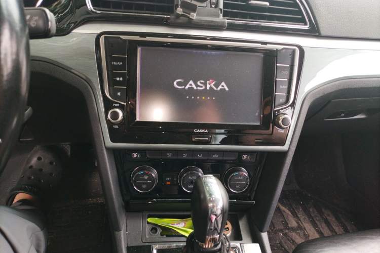 Used Volkswagen Lamando 2015 330TSI DSG Comfort Edition Audio And AC Panel