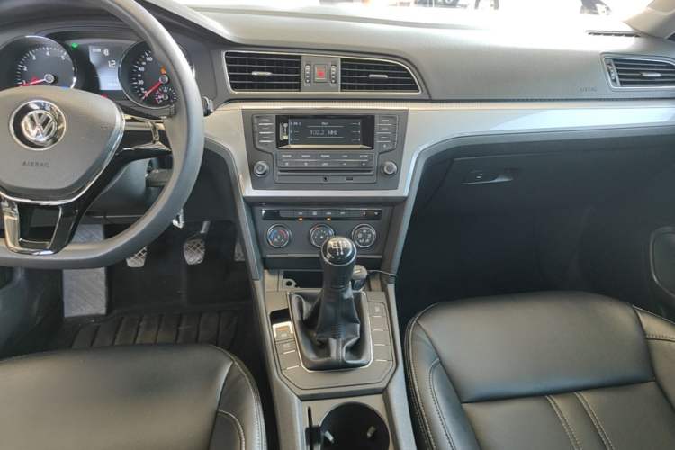 Used Volkswagen Lamando 2015 230TSI Manual Trend Edition Audio And AC Panel