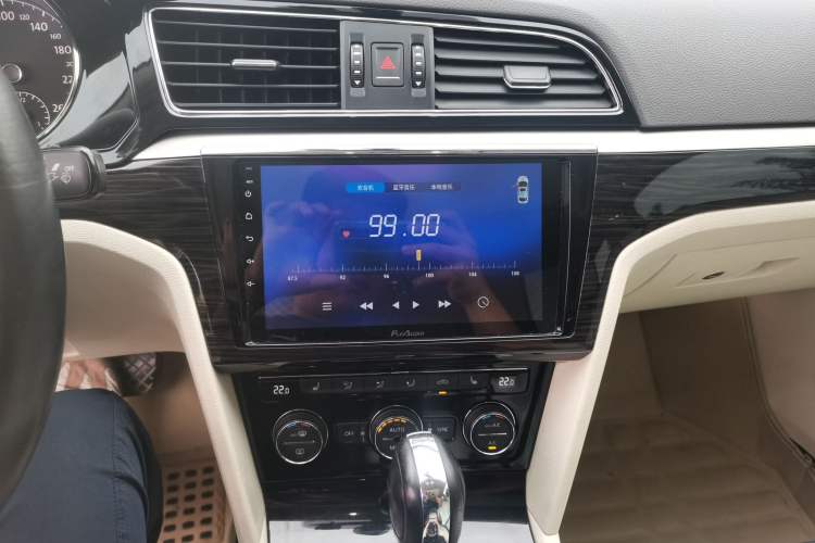 Used Volkswagen Lamando 2015 330TSI DSG Luxury Edition Audio And AC Panel