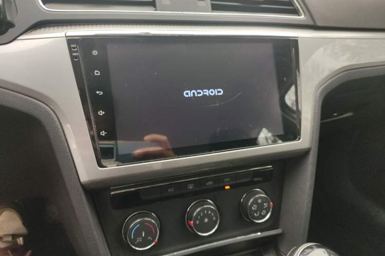 Used Volkswagen Lamando 2015 230TSI Manual Trend Edition Audio And AC Panel