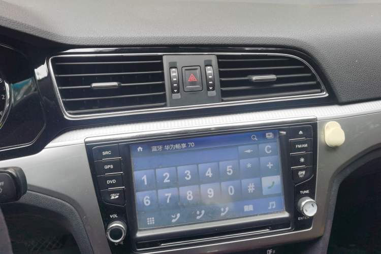 Used Volkswagen Lamando 2015 330TSI DSG Comfort Edition Audio And AC Panel