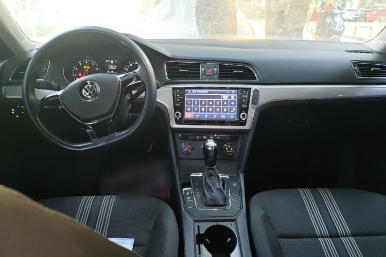 Used Volkswagen Lamando 2015 230TSI DSG Fashion Edition Center Console