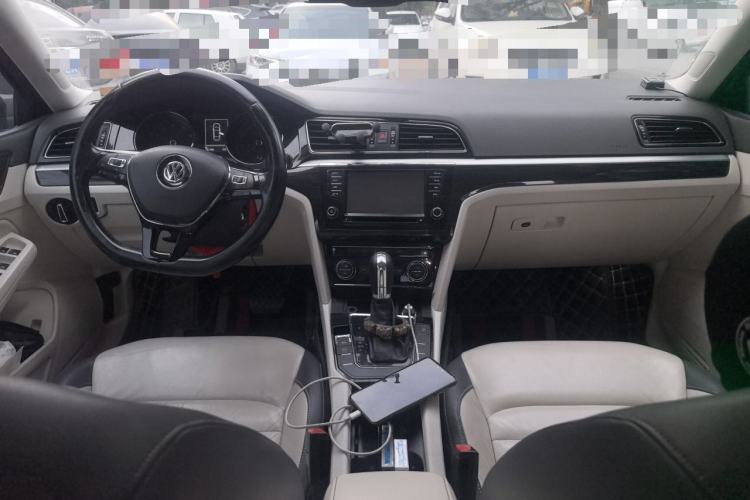 Used Volkswagen Lamando 2015 280TSI DSG Comfort Edition Center Console