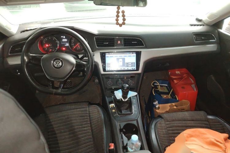 Used Volkswagen Lamando 2015 230TSI Manual Trend Edition Center Console