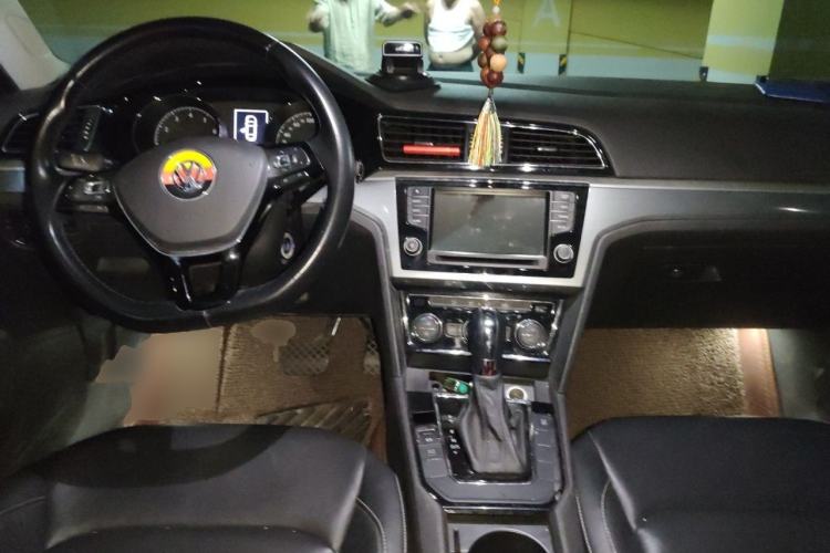 Used Volkswagen Lamando 2015 280TSI DSG Comfort Edition Center Console