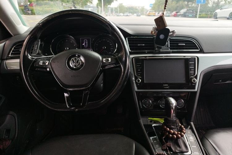 Used Volkswagen Lamando 2015 330TSI DSG Comfort Edition Center Console