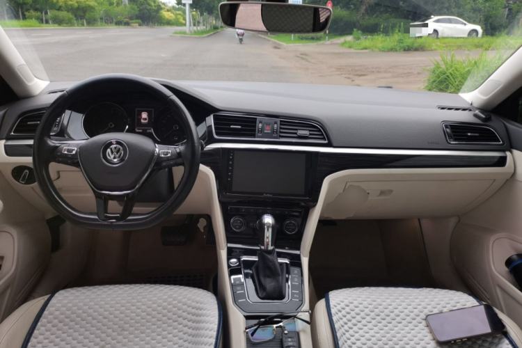 Used Volkswagen Lamando 2015 330TSI DSG Luxury Edition Center Console