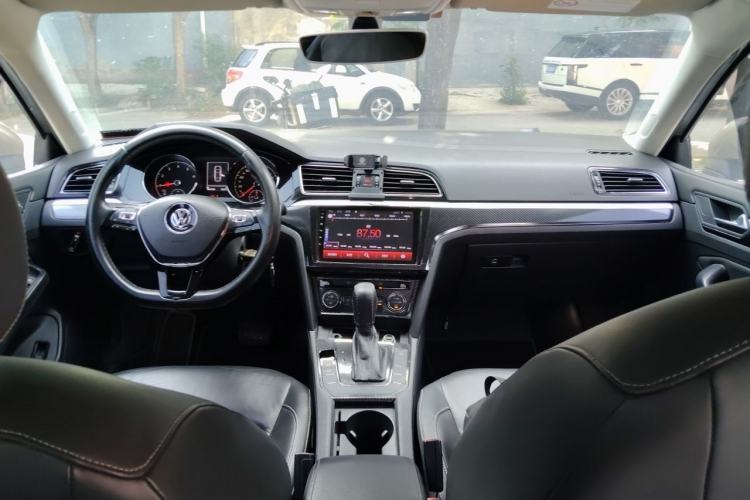 Used Volkswagen Lamando 2015 330TSI DSG Comfort Edition Center Console