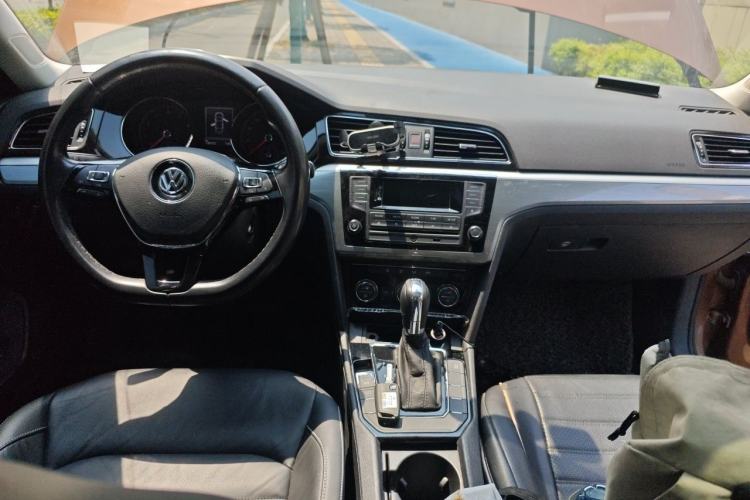 Used Volkswagen Lamando 2015 280TSI DSG Comfort Edition Center Console