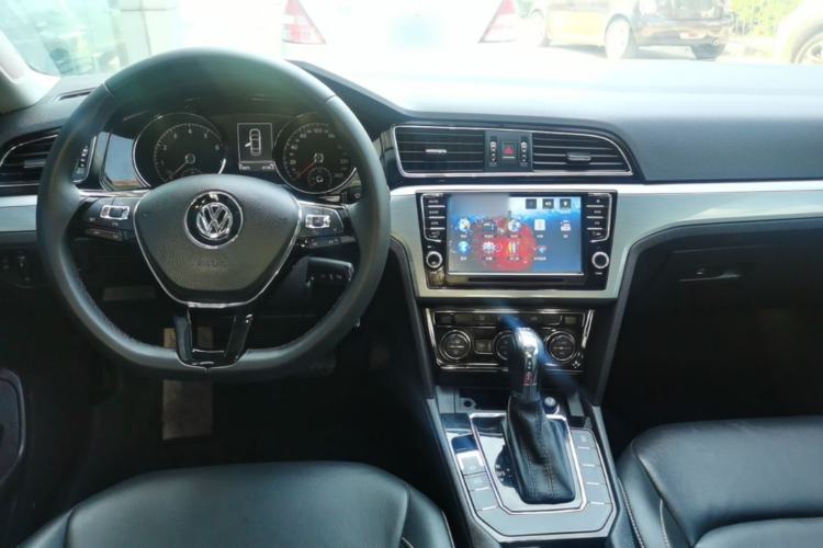 Used Volkswagen Lamando 2015 280TSI DSG Comfort Edition Center Console