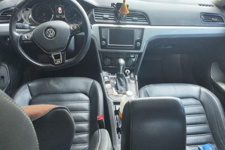 Used Volkswagen Lamando 2015 280TSI DSG Luxury Edition Center Console