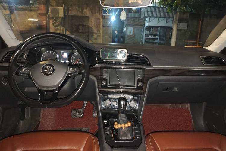 Used Volkswagen Lamando 2015 280TSI DSG Luxury Edition Center Console