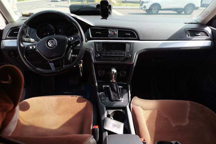 Used Volkswagen Lamando 2015 280TSI DSG Comfort Edition Center Console