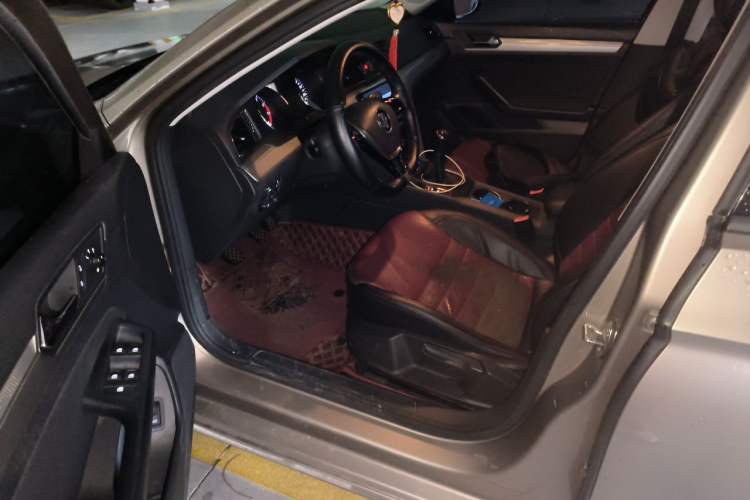 Used Volkswagen Lamando 2015 230TSI Manual Trend Edition Driver Seat