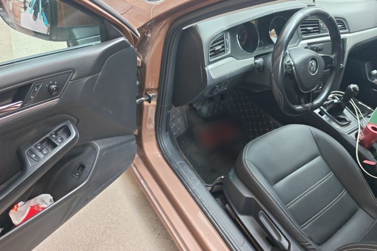 Used Volkswagen Lamando 2015 230TSI Manual Trend Edition Driver Seat