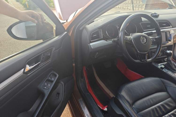 Used Volkswagen Lamando 2015 330TSI DSG Comfort Edition Driver Seat