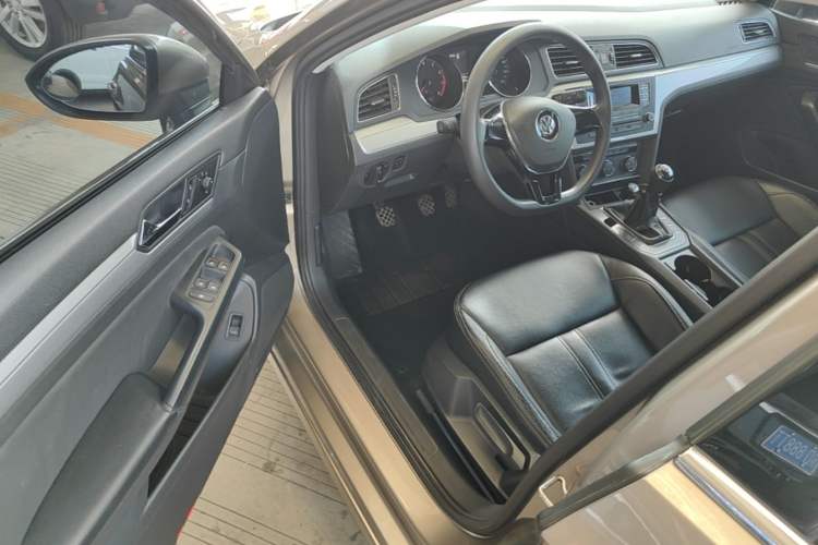 Used Volkswagen Lamando 2015 230TSI Manual Trend Edition Driver Seat