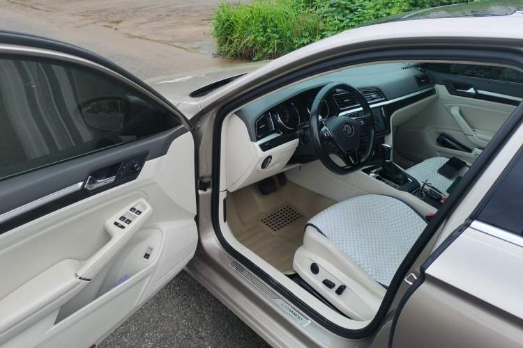 Used Volkswagen Lamando 2015 330TSI DSG Luxury Edition Driver Seat