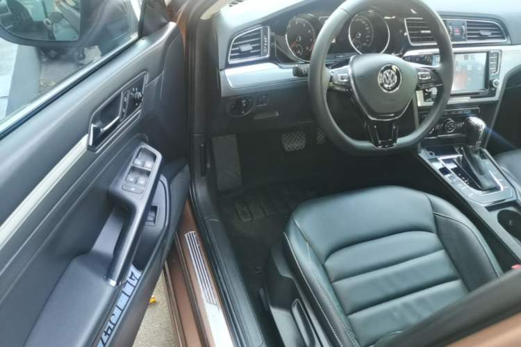 Used Volkswagen Lamando 2015 280TSI DSG Comfort Edition Driver Seat