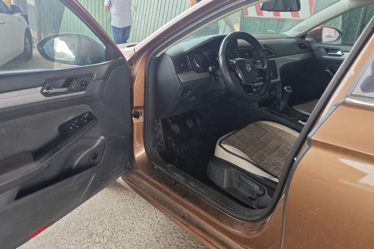 Used Volkswagen Lamando 2015 230TSI Manual Trend Edition Driver Seat