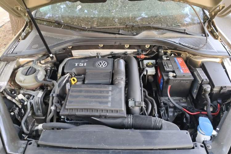 Used Volkswagen Lamando 2015 230TSI DSG Fashion Edition Engine Bay