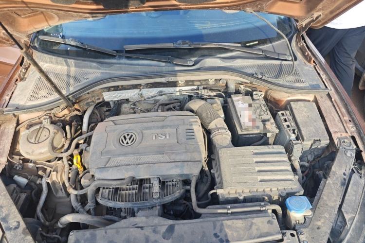 Used Volkswagen Lamando 2015 330TSI DSG Comfort Edition Engine Bay