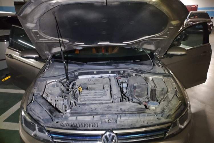 Used Volkswagen Lamando 2015 230TSI Manual Trend Edition Engine Bay