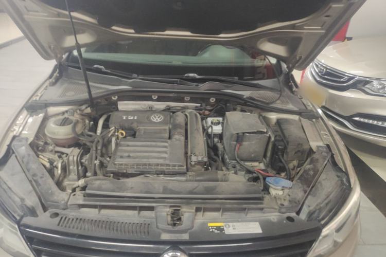 Used Volkswagen Lamando 2015 280TSI DSG Comfort Edition Engine Bay