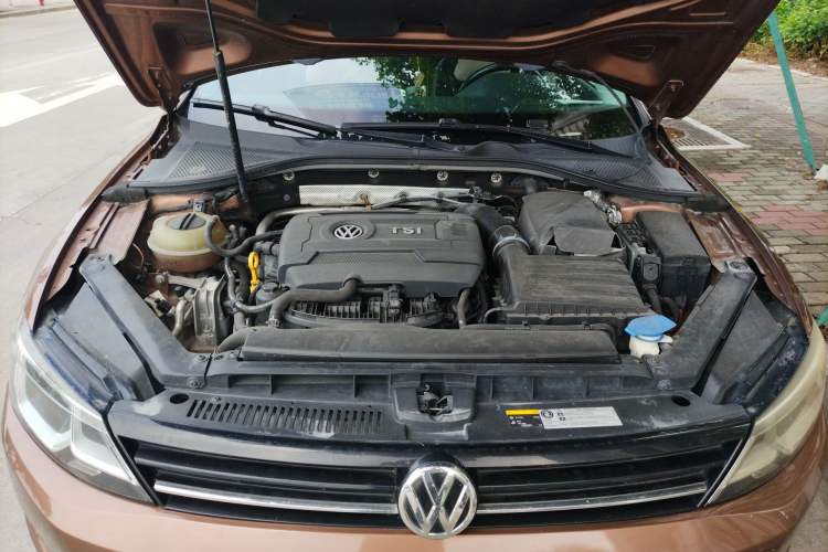 Used Volkswagen Lamando 2015 330TSI DSG Comfort Edition Engine Bay