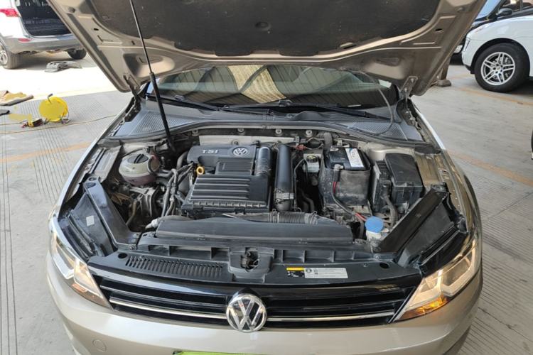 Used Volkswagen Lamando 2015 230TSI Manual Trend Edition Engine Bay