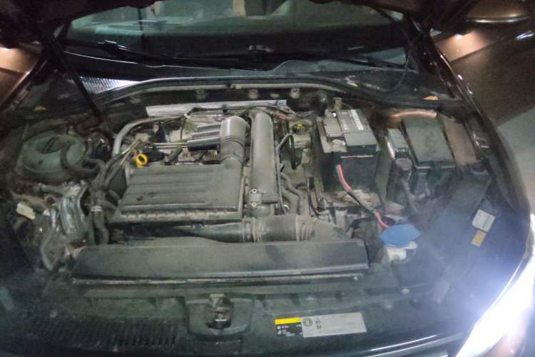 Used Volkswagen Lamando 2015 280TSI DSG Luxury Edition Engine Bay