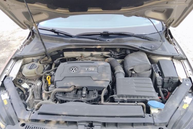 Used Volkswagen Lamando 2015 330TSI DSG Comfort Edition Engine Bay