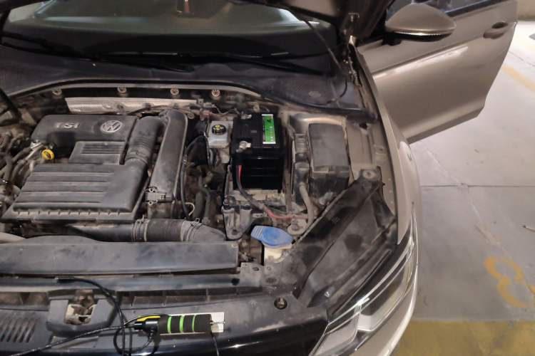 Used Volkswagen Lamando 2015 230TSI Manual Trend Edition Engine Bay Left