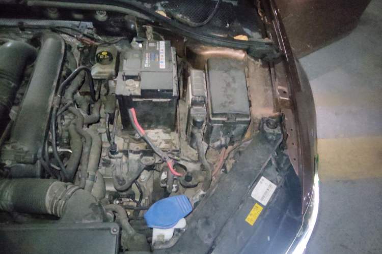 Used Volkswagen Lamando 2015 280TSI DSG Luxury Edition Engine Bay Left