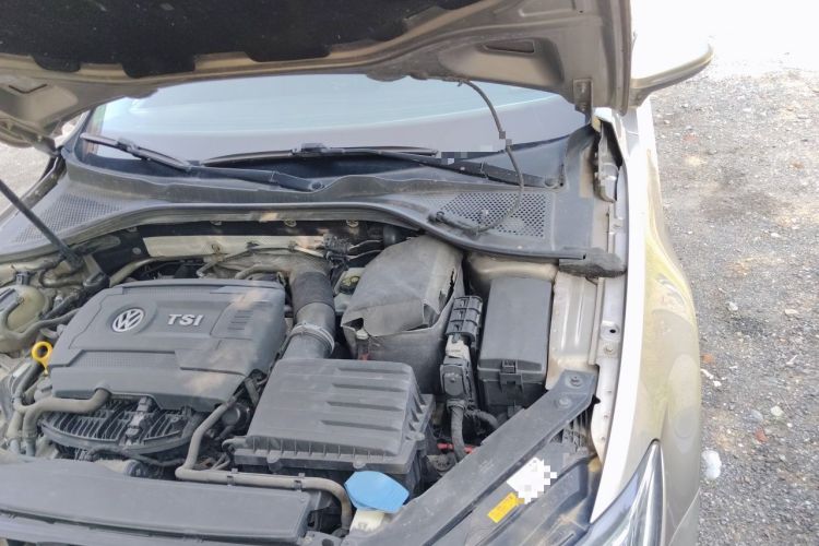 Used Volkswagen Lamando 2015 330TSI DSG Comfort Edition Engine Bay Left
