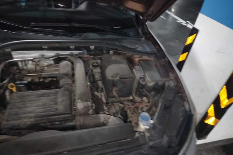 Used Volkswagen Lamando 2015 280TSI DSG Comfort Edition Engine Bay Left
