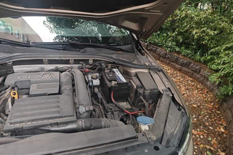 Used Volkswagen Lamando 2015 280TSI DSG Comfort Edition Engine Bay Left