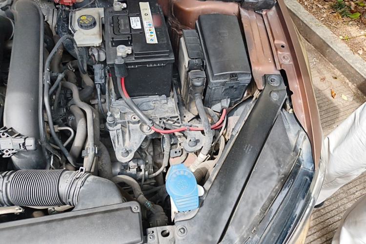 Used Volkswagen Lamando 2015 280TSI DSG Comfort Edition Engine Bay Left