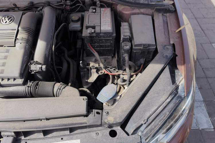 Used Volkswagen Lamando 2015 280TSI DSG Comfort Edition Engine Bay Left