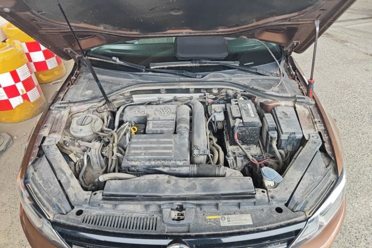 Used Volkswagen Lamando 2015 230TSI Manual Trend Edition Engine Bay