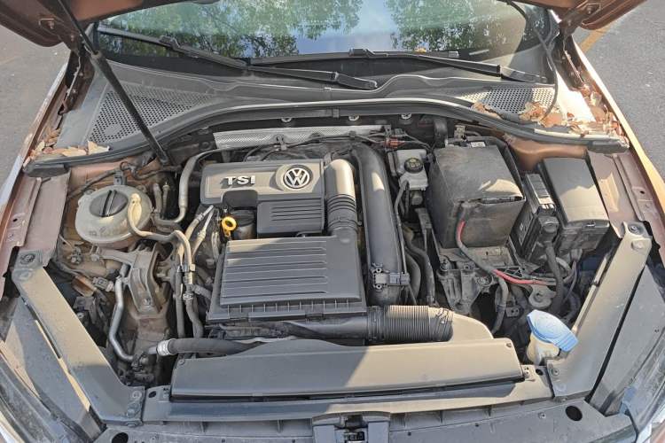 Used Volkswagen Lamando 2015 280TSI DSG Comfort Edition Engine Bay