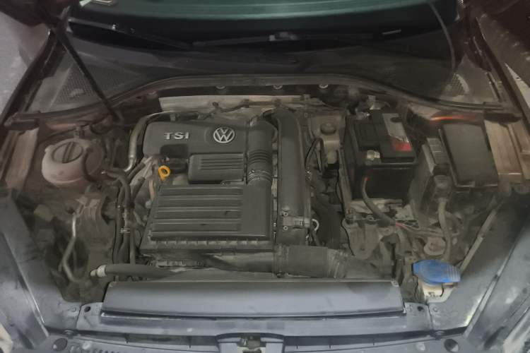 Used Volkswagen Lamando 2015 230TSI Manual Trend Edition Engine Bay