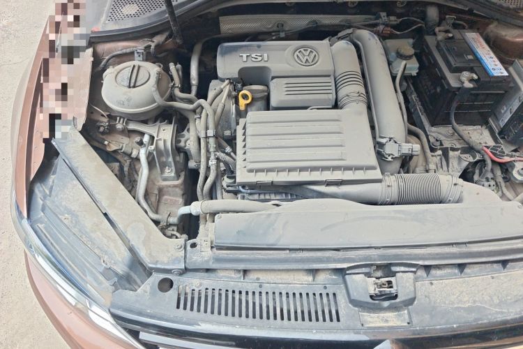 Used Volkswagen Lamando 2015 230TSI Manual Trend Edition Engine Bay Right