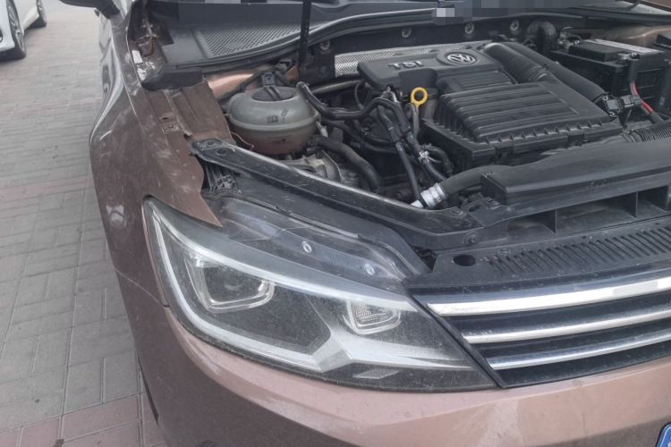 Used Volkswagen Lamando 2015 280TSI DSG Comfort Edition Engine Bay Right