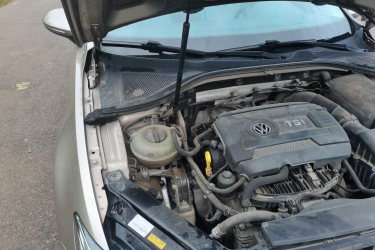 Used Volkswagen Lamando 2015 330TSI DSG Luxury Edition Engine Bay Right