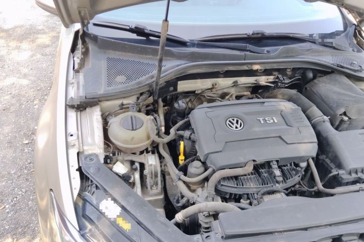 Used Volkswagen Lamando 2015 330TSI DSG Comfort Edition Engine Bay Right