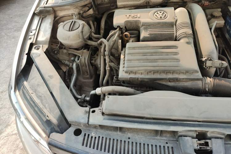 Used Volkswagen Lamando 2015 230TSI DSG Fashion Edition Engine Bay Right