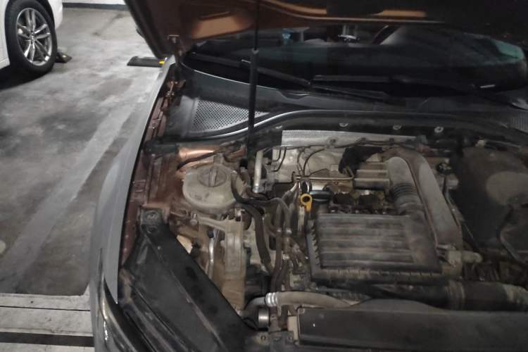 Used Volkswagen Lamando 2015 280TSI DSG Comfort Edition Engine Bay Right